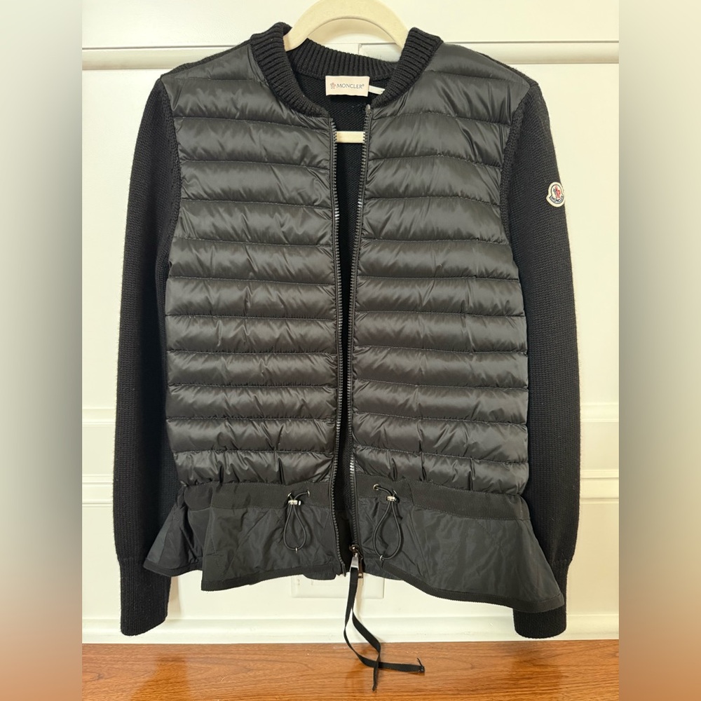 AUTHENTIC MONCLER down puffer sweater jacket Woman’s size Medium, damaged!